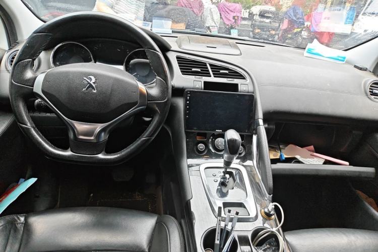 Used Peugeot 3008 2013 2.0L Automatic Trend Edition Center Console