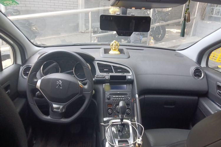 Used Peugeot 3008 2013 2.0L Automatic Trend Edition Center Console
