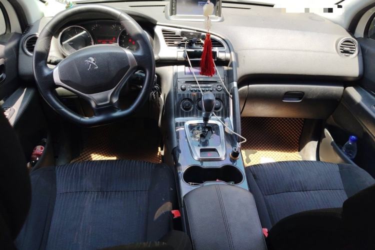 Used Peugeot 3008 2013 2.0L Automatic Classic Edition Center Console