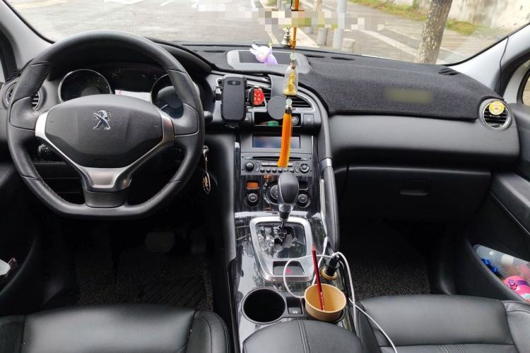 Used Peugeot 3008 2013 2.0L Automatic Trend Edition Center Console