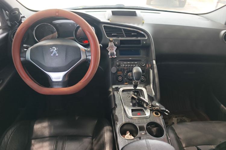 Used Peugeot 3008 2013 2.0L Automatic Trend Edition Center Console