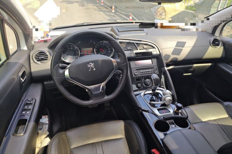 Used Peugeot 3008 2013 2.0L Automatic Trend Edition Center Console