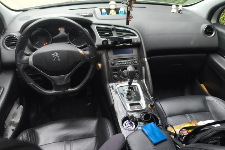 Used Peugeot 3008 2013 2.0L Automatic Trend Edition Center Console
