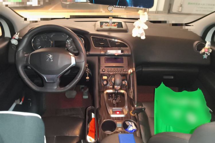 Used Peugeot 3008 2013 2.0L Automatic Trend Edition Center Console