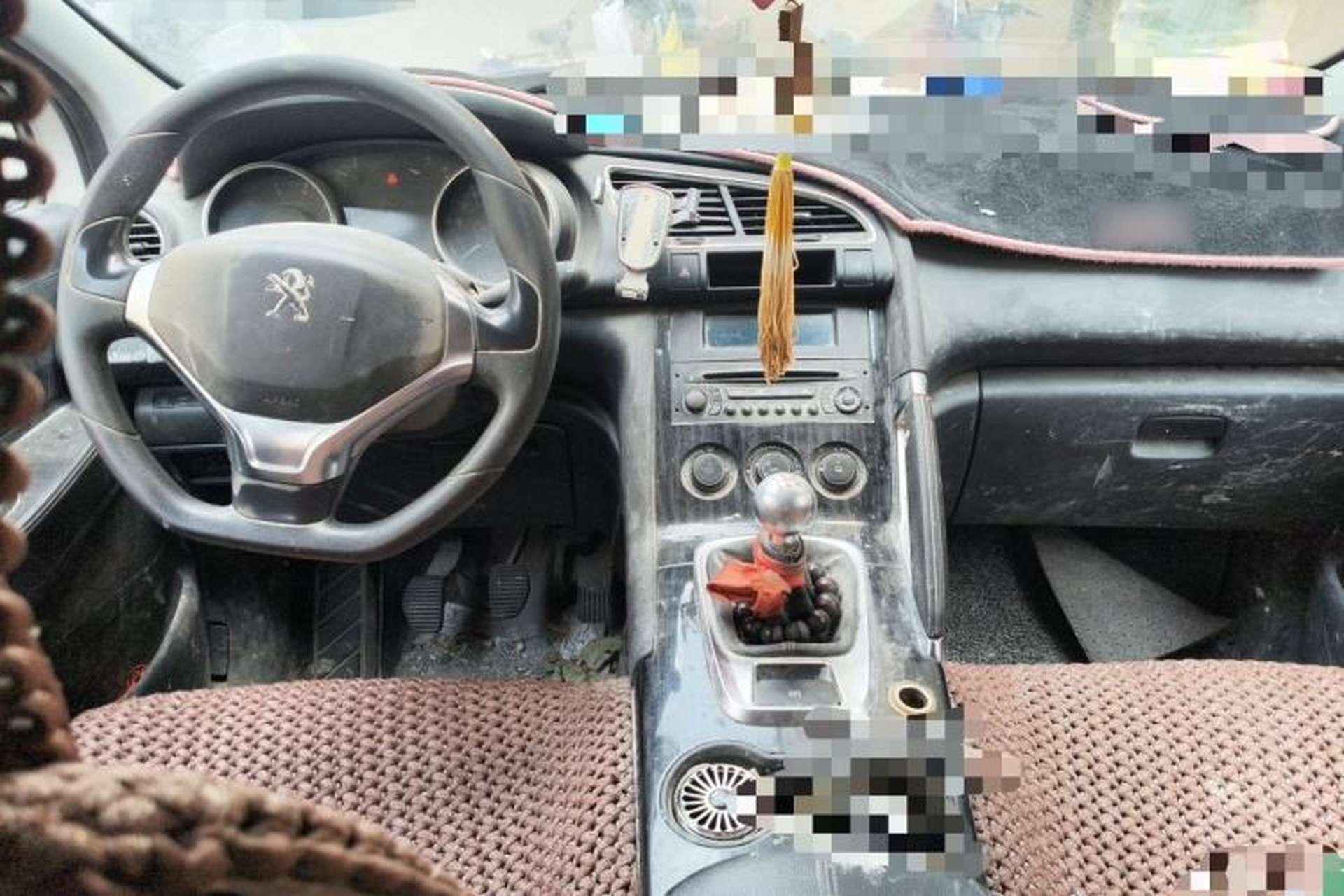 Used Peugeot 3008 2013 2.0L Manual Classic Edition Center Console