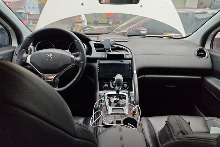 Used Peugeot 3008 2013 1.6THP Automatic Trend Edition Center Console