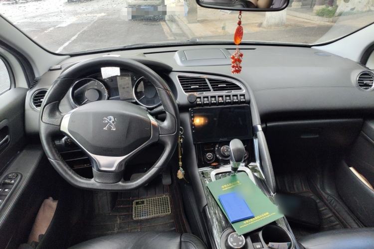 Used Peugeot 3008 2013 1.6THP Automatic Prestige Edition Center Console