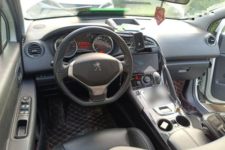 Used Peugeot 3008 2013 2.0L Automatic Trend Edition Center Console