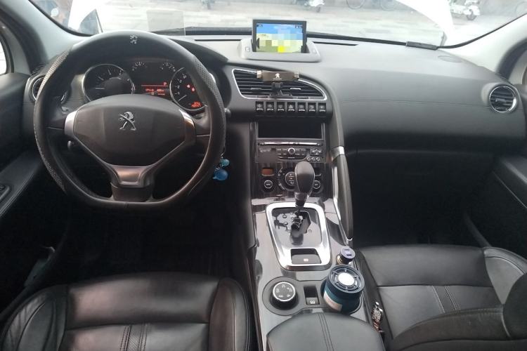 Used Peugeot 3008 2013 1.6THP Automatic Prestige Edition Center Console
