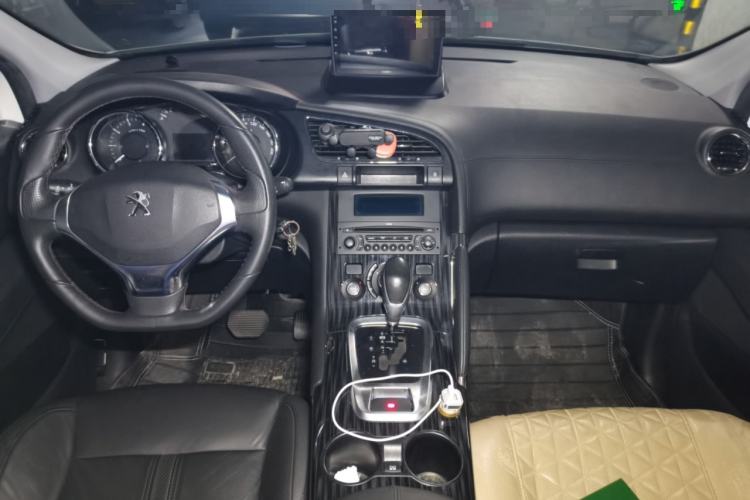 Used Peugeot 3008 2013 2.0L Automatic Trend Edition Center Console