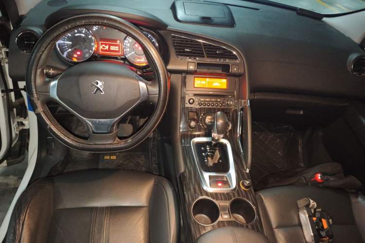 Used Peugeot 3008 2013 2.0L Automatic Trend Edition Center Console