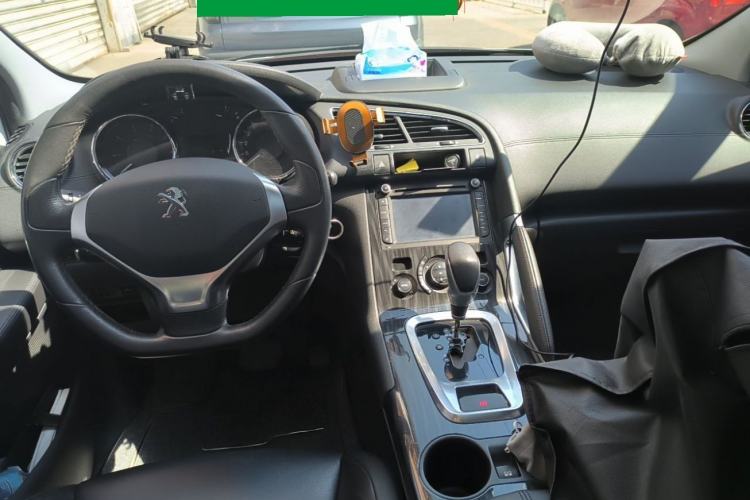 Used Peugeot 3008 2013 2.0L Automatic Trend Edition Center Console