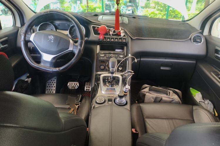 Used Peugeot 3008 2013 1.6THP Automatic Prestige Edition Center Console