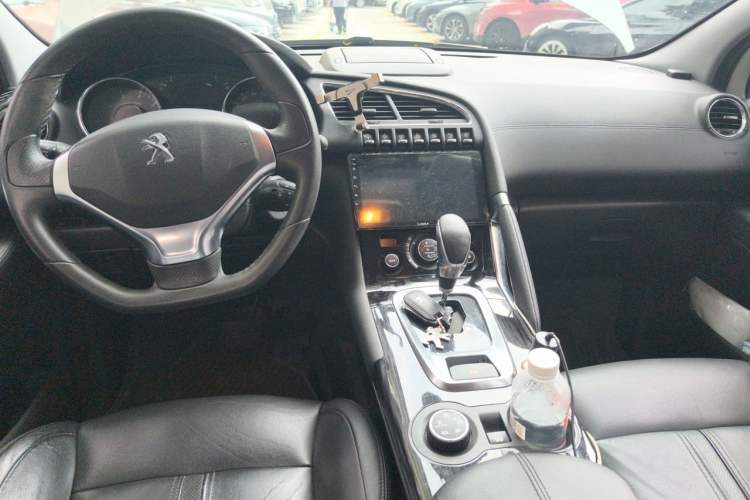 Used Peugeot 3008 2013 1.6THP Automatic Prestige Edition Center Console