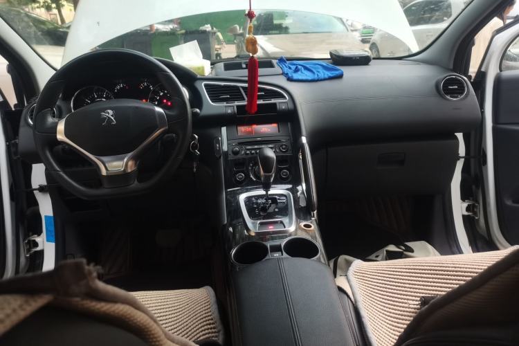 Used Peugeot 3008 2013 2.0L Automatic Trend Edition Center Console