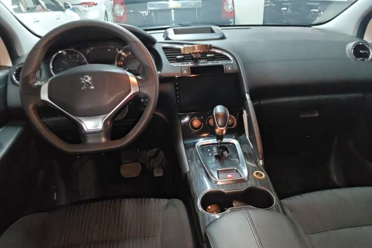 Used Peugeot 3008 2013 2.0L Automatic Classic Edition Center Console
