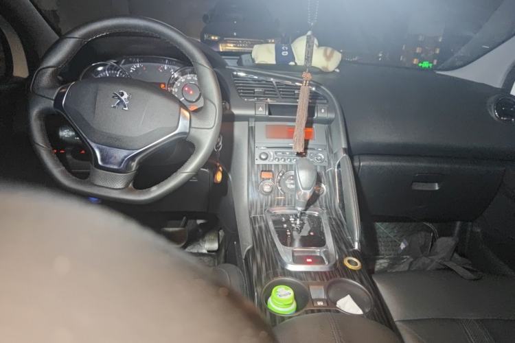 Used Peugeot 3008 2013 2.0L Automatic Trend Edition Center Console