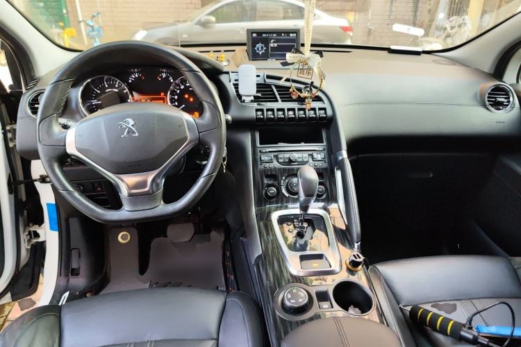 Used Peugeot 3008 2013 1.6THP Automatic Prestige Edition Center Console