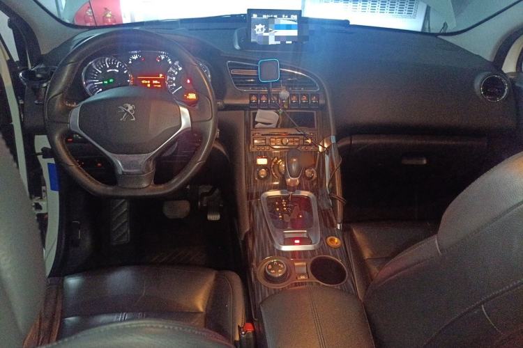 Used Peugeot 3008 2013 1.6THP Automatic Prestige Edition Center Console
