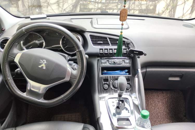 Used Peugeot 3008 2013 1.6THP Automatic Prestige Edition Center Console