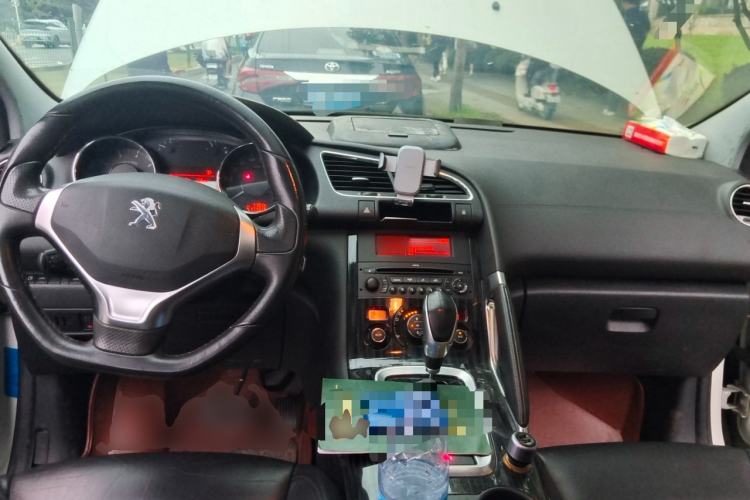 Used Peugeot 3008 2013 2.0L Automatic Trend Edition Center Console