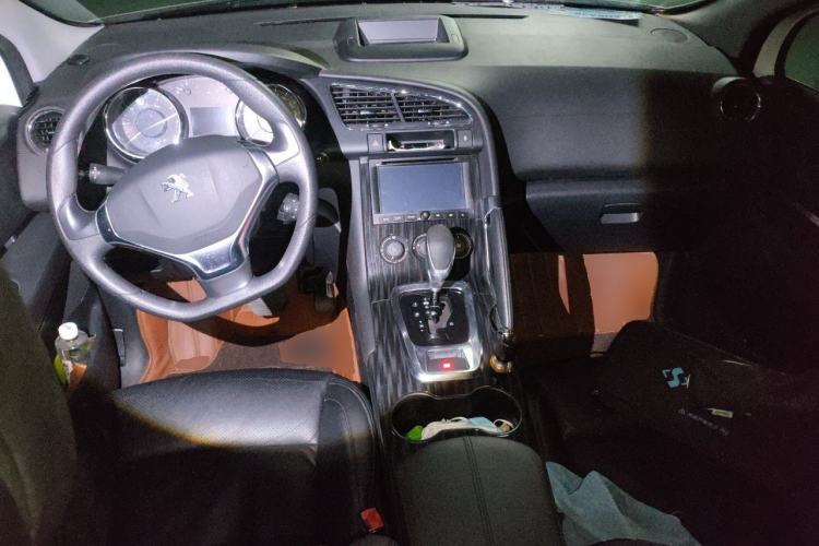 Used Peugeot 3008 2013 2.0L Automatic Classic Edition Center Console