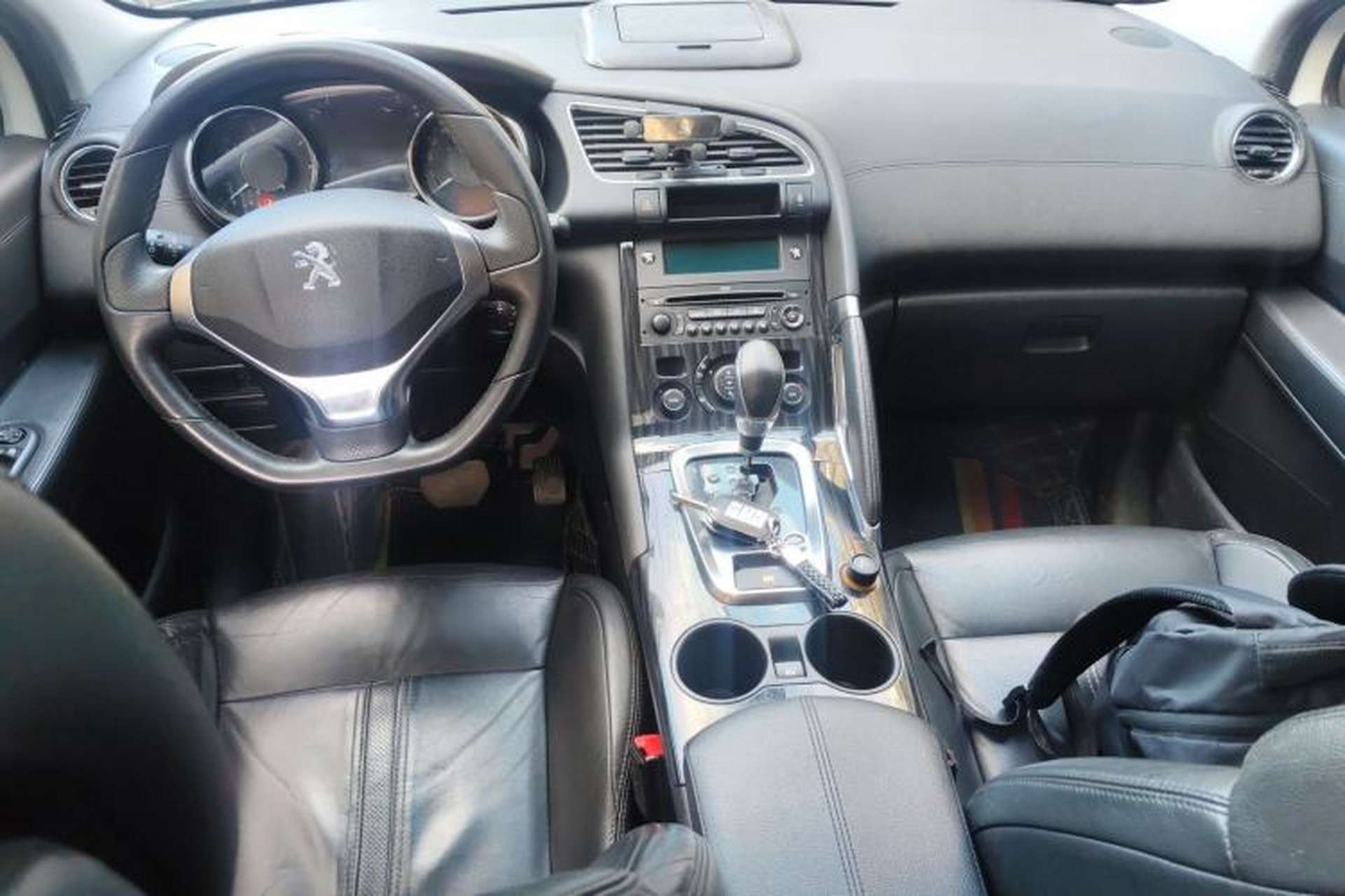 Used Peugeot 3008 2013 2.0L Automatic Trend Edition Center Console