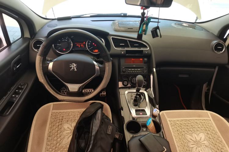 Used Peugeot 3008 2013 2.0L Automatic Trend Edition Center Console