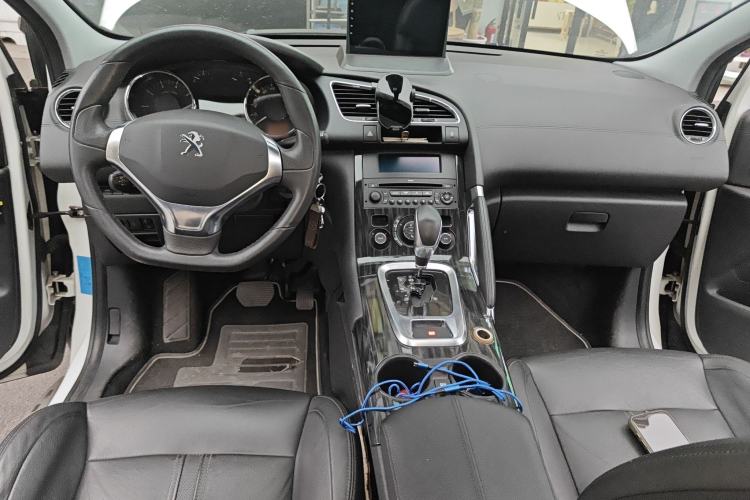 Used Peugeot 3008 2013 2.0L Automatic Trend Edition Center Console