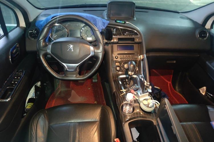 Used Peugeot 3008 2013 2.0L Automatic Trend Edition Center Console