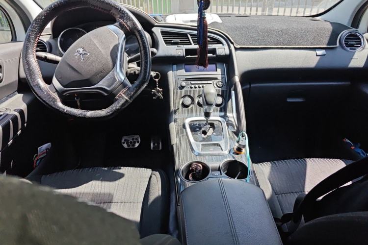 Used Peugeot 3008 2013 2.0L Automatic Classic Edition Center Console