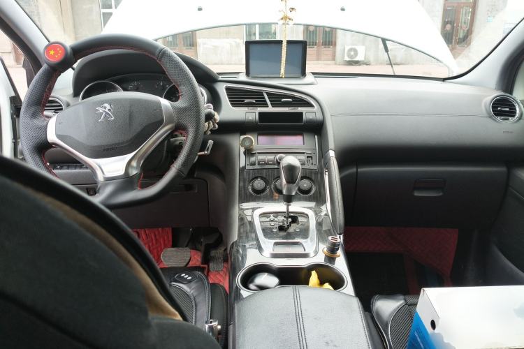 Used Peugeot 3008 2013 2.0L Automatic Classic Edition Center Console