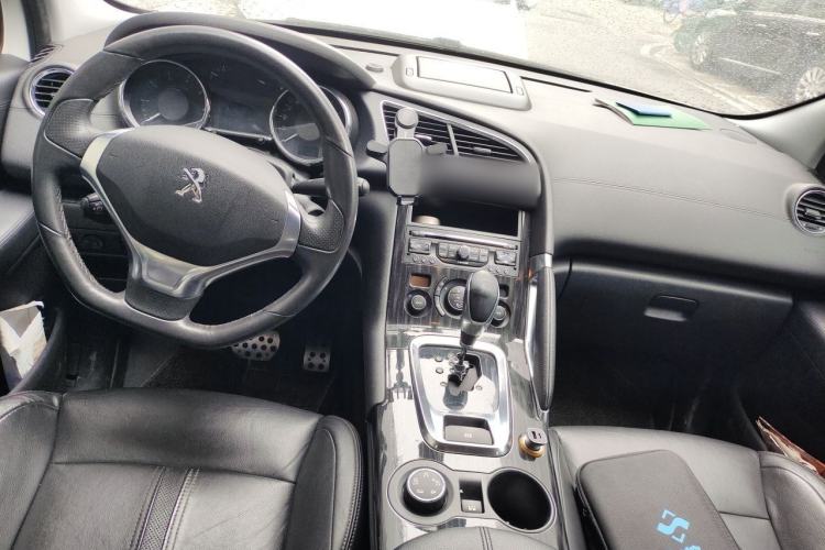 Used Peugeot 3008 2013 1.6THP Automatic Prestige Edition Center Console