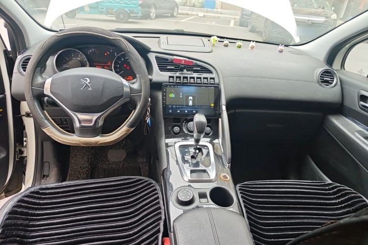 Used Peugeot 3008 2013 1.6THP Automatic Trend Edition Center Console