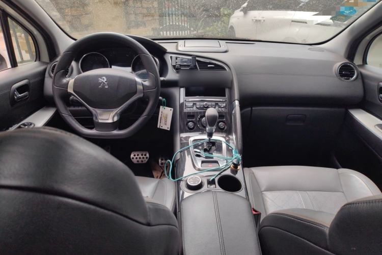 Used Peugeot 3008 2013 1.6THP Automatic Prestige Edition Center Console