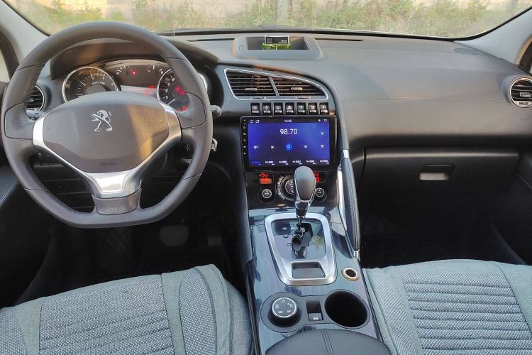 Used Peugeot 3008 2013 1.6THP Automatic Prestige Edition Center Console