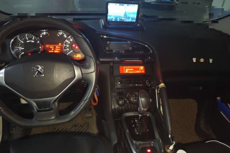Used Peugeot 3008 2013 2.0L Automatic Trend Edition Center Console