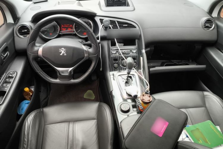 Used Peugeot 3008 2013 1.6THP Automatic Prestige Edition Center Console
