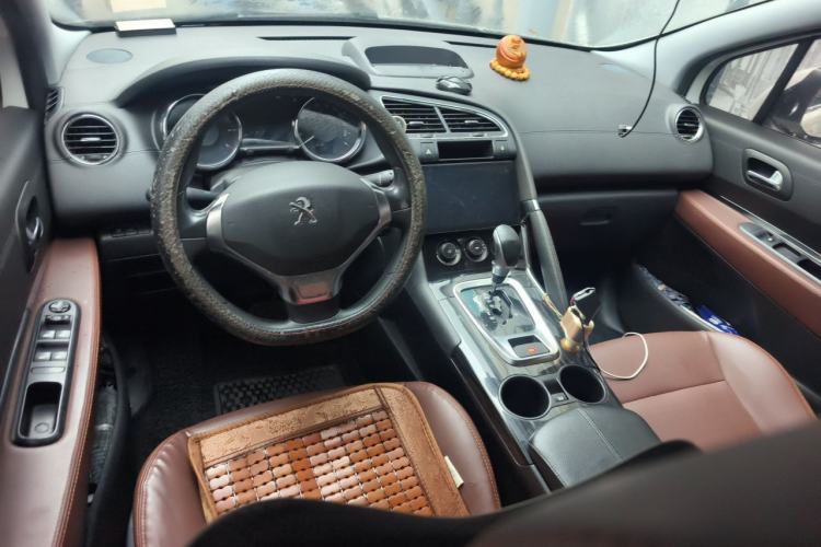 Used Peugeot 3008 2013 2.0L Automatic Trend Edition Center Console