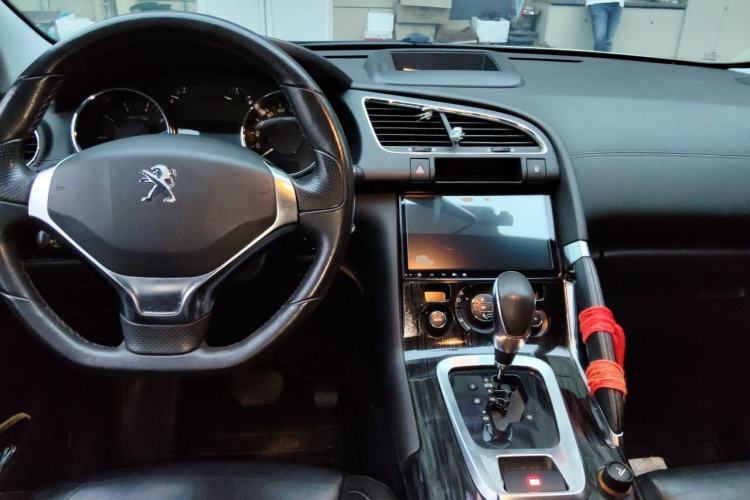 Used Peugeot 3008 2013 2.0L Automatic Trend Edition Center Console
