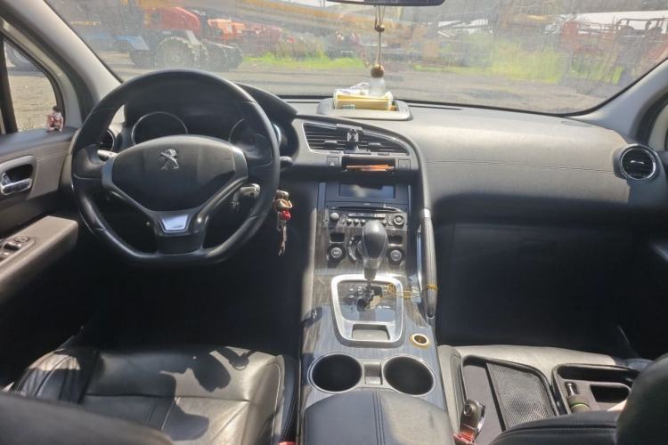 Used Peugeot 3008 2013 2.0L Automatic Trend Edition Center Console