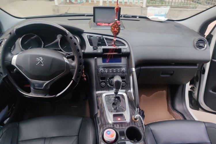 Used Peugeot 3008 2013 2.0L Automatic Trend Edition Center Console