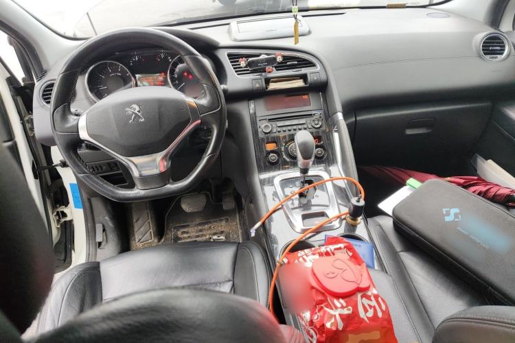 Used Peugeot 3008 2013 2.0L Automatic Trend Edition Center Console