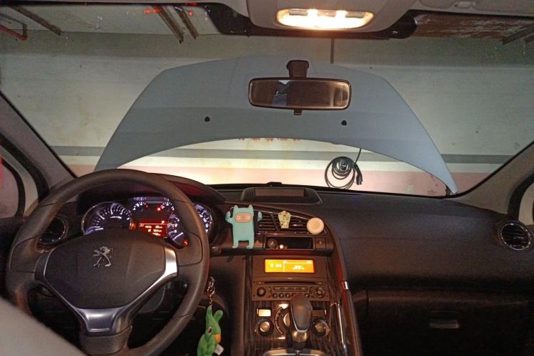 Used Peugeot 3008 2013 1.6THP Automatic Trend Edition Center Console