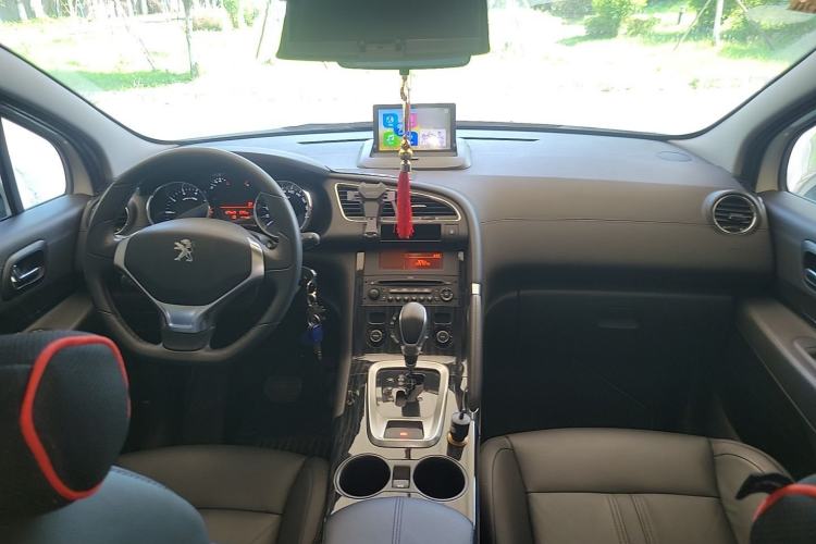 Used Peugeot 3008 2013 2.0L Automatic Trend Edition Center Console