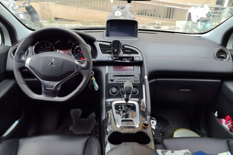 Used Peugeot 3008 2013 2.0L Automatic Classic Edition Center Console