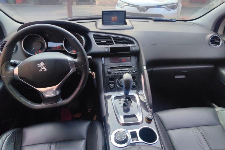 Used Peugeot 3008 2013 1.6THP Automatic Trend Edition Center Console
