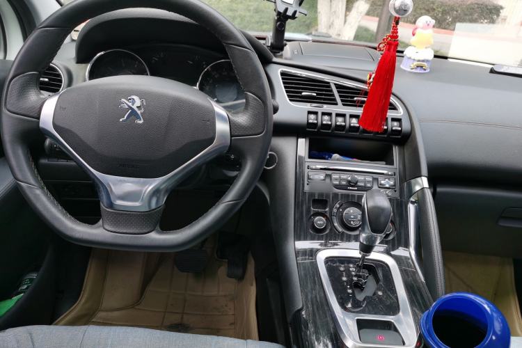 Used Peugeot 3008 2013 1.6THP Automatic Prestige Edition Center Console