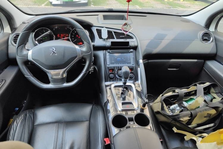 Used Peugeot 3008 2013 2.0L Automatic Trend Edition Center Console