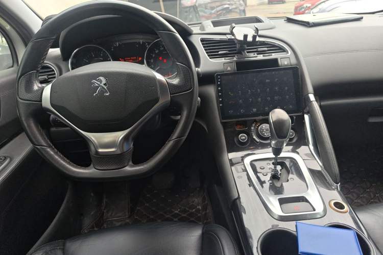 Used Peugeot 3008 2013 2.0L Automatic Trend Edition Center Console
